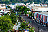 Überblick über das Stadtzentrum von Papeete. Tahiti, Französisch-Polynesien, Hafen von Papeete, Tahiti Nui, Gesellschaftsinseln, Französisch-Polynesien, Südpazifik