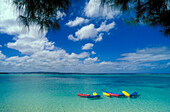 Kajaks in der Lagune des Pacific Islands Club Resort, Saipan, Nördliche Marianen, Mikronesien.