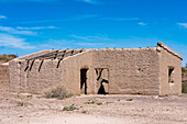 Ruinen einer verlassenen Adobe-Hacienda in der Nähe von Calingasta, Provinz San Juan, Argentinien.