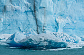 Detailaufnahmen des Perito-Moreno-Gletschers im Los-Glaciares-Nationalpark in der argentinischen Region Patagonien, an der Südspitze Südamerikas. Eine UNESCO-Welterbestätte in Patagonien.