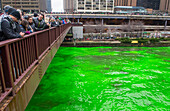 Der Chicago River ist zum St. Patrick's Day grün eingefärbt