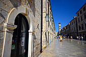 Die Hauptstraße Placa Stradun in Dubrovnik, Kroatien