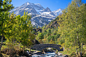 The Cirque de Gavarnie and the Gavarnie Falls / Grande Cascade de Gavarnie, highest waterfall of France in the Pyrenees. Hautes-Pyrenees, Gavarnie-Gèdre, Pyrenees National Park, Gavarnie cirque, listed as World Heritage by UNESCO.