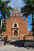 Die spanische Kolonialkirche der Jungfrau von der Himmelfahrt oder La Virgen de la Asuncion wurde 1756 fertiggestellt und ersetzte eine ältere Kirche in der Maya-Stadt Mama, Yucatan, Mexiko.