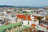 Erhöhte Ansicht der Mariahilfkirche, Wien, Österreich, Europa