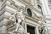 Skulptur am Eingang zur Hofburg, UNESCO-Weltkulturerbe, Wien, Österreich, Europa