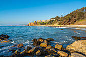 Felsen am Playa Cau Cau bei Sonnenuntergang, Horcon, Puchuncavi, Provinz Valparaiso, Region Valparaiso, Chile, Südamerika