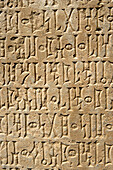 Details der sabäischen Inschriften im Awan-Tempel