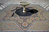 Brunnen und Mosaik im Batha-Museum