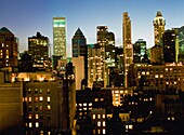 Manhattan Skyline in der Abenddämmerung