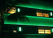 Beleuchtete Gebäudeaußenfläche am Ocean Drive