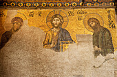Türkei, Mosaik von Jesus flankiert von Maria und Johannes dem Täufer an den Wänden der Haghia Sofia; Istanbul