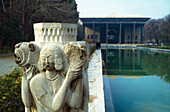 Steinstatue und Pool, Chehel Sotun Palast