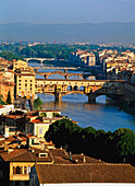 Luftaufnahme der Ponte Vecchio-Brücke