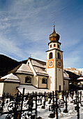 Kirche im Tiroler Stil, San Cassiano im Winter