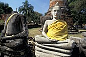 Detail der Buddha-Statuen im Wat Phra Mahathat