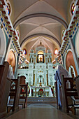 Altar und Schrein der Jungfrau der Nächstenliebe in der Basilika von El Cobre, Santiago De Cuba, Kuba