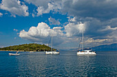 Yachten auf dem Ionischen Meer, Lefkas, Ionische Inseln, Griechenland
