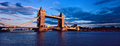 Tower Bridge bei Sonnenuntergang, London,England,Großbritannien