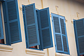 Fensterläden in Reihe, Luang Prabang,Nordlaos