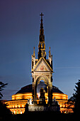 Albert Memorial bei Nacht, London, England, Großbritannien