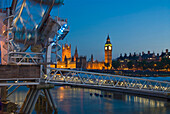 Londoner Skyline in der Abenddämmerung, England,Großbritannien