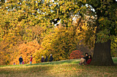Menschen im Greenwich Park, London,Vereinigtes Königreich