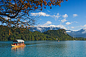 Pletna-Boot auf dem See, Bled-See, Gorenjska-Region, Slowenien