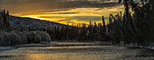 Ni'iinlii Njik (Fishing Branch) Territorialpark und Habitatschutzgebiet bei Sonnenaufgang; Yukon, Kanada