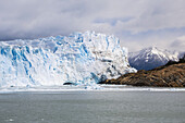 Perito-Moreno-Gletscher im Los-Glaciares-Nationalpark im argentinischen Patagonien, in der Nähe von El Calafate; Provinz Santa Cruz, Argentinien.