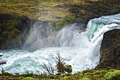 Großer Wasserfall (Salto Grande) im Torres Del Paine Nationalpark im chilenischen Patagonien; Torres Del Paine, Magallanes, Chile