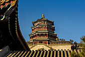 Turm des buddhistischen Weihrauchs auf dem Hügel der Langlebigkeit, Sommerpalast; Peking, China.