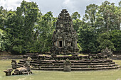 Kreisförmiges Steinmonument im Neak Pean Teich, Angkor Wat; Siem Reap, Provinz Siem Reap, Kambodscha