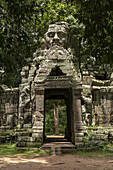 Steineingang zu Banteay Kdei mit Buddha, Banteay Kdei, Angkor Wat; Siem Reap, Provinz Siem Reap, Kambodscha.