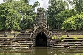 Steinmonument im Teich von Neak Pean, Angkor Wat; Siem Reap, Provinz Siem Reap, Kambodscha.