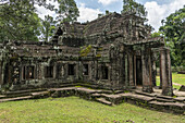 Ruine eines Steintempels mit Säulen, Angkor Wat; Siem Reap, Provinz Siem Reap, Kambodscha.