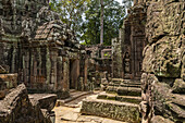 Steinportikus gegenüber dem Tempel im Innenhof, Ta Som, Angkor Wat; Siem Reap, Provinz Siem Reap, Kambodscha.