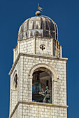 Die Zelenci oder die Grünen Maro und Baro auf der Spitze des Glockenturms der Stadt; Dubrovnik, Gespanschaft Dubrovnik-Neretva, Kroatien.