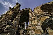 Die historische Sehenswürdigkeit namens Qutub Minar; Delhi, Indien