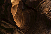 Slot Canyon bekannt als Canyon X, in der Nähe von Page; Arizona, Vereinigte Staaten von Amerika