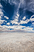 Salar de Uyuni, der größte Salzsee der Welt, während der Regenzeit (Dezember-Februar); Departamento Potosi, Bolivien