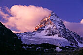 Sonnenaufgang über dem Mount Assiniboine Mt. Assiniboine National Park British Columbia, Kanada