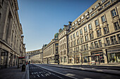 Verlassene Regent Street zur morgendlichen Hauptverkehrszeit im Zentrum Londons während der nationalen Abriegelung wegen der Covid-19-Pandemie; London, England, UK