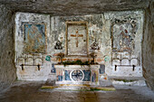 Felsenkirche im Fluss Gravina di Matera und Park bei Matera; Matera, Basilikata, Italien.