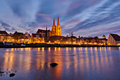 Outlook over the Danube River with the Gothic St Peter's Cathedral from the Marc?-Aurel-shore in the Old Town of Regensburg at dusk; Regensburg, Bavaria, Germany