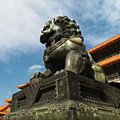 Wächterlöwen-Statue in der Verbotenen Stadt; Peking, China