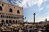 Markusplatz und Dogenpalast; Venedig Italien
