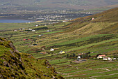 Luftaufnahme einer Stadt am Ring Of Kerry; Waterville County Kerry Irland