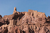 Sharh-E-Zohak (Die Rote Stadt) und ihre kunstvollen Türme bewachten den Eingang zu Bamiyan während der Herrschaft der Shansabani-Könige im 12. und 13. Jahrhundert, Provinz Bamian, Afghanistan