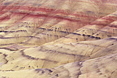 USA, Detail von bunten Mustern in Hügelketten; Oregon, Painted Hills Area, John Day Fossil Beds National Monument
